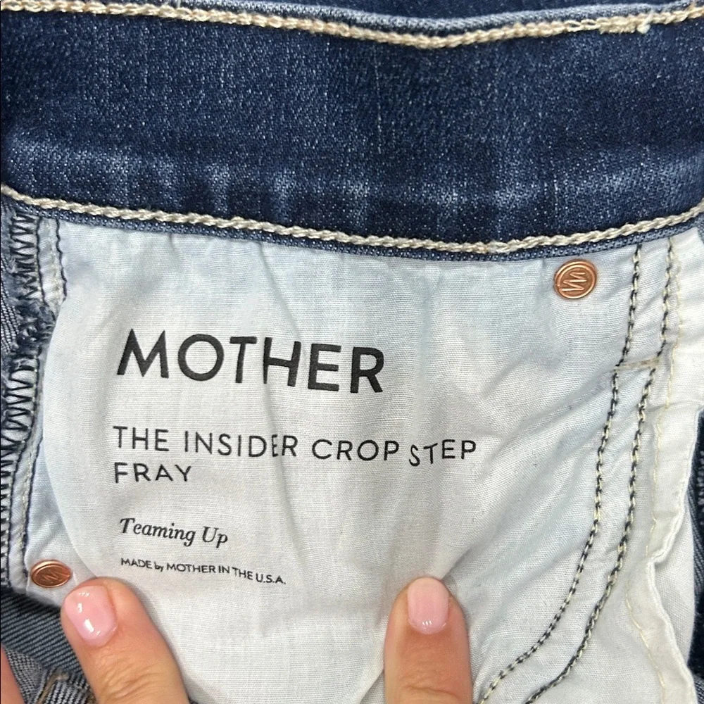 MOTHER Insider Crop Step Fray in Teaming Up 29 - Picture 4 of 5